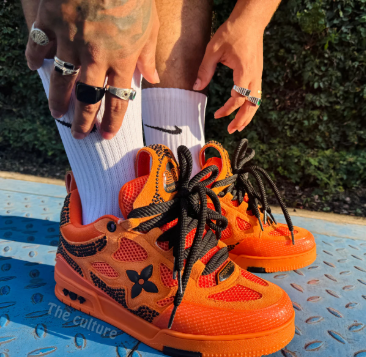 Zapatos de lujo naranjas LV